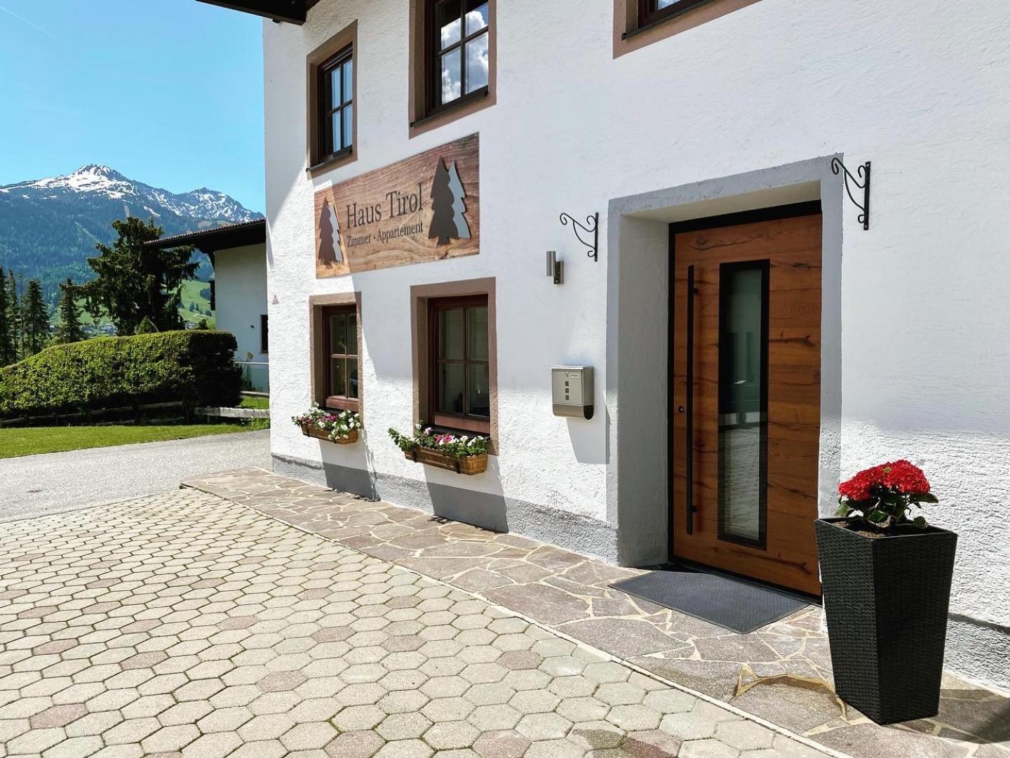 Hotel Haus Tirol Ehrwald Exterior foto